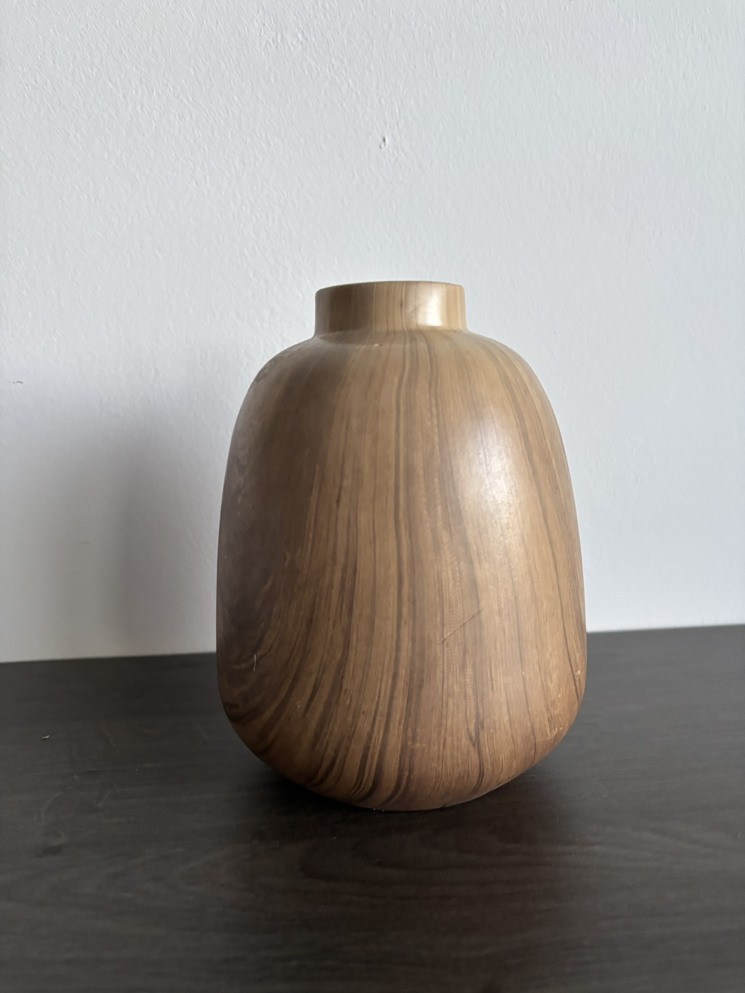 Váza dřevěný vzhled 17,5 cm