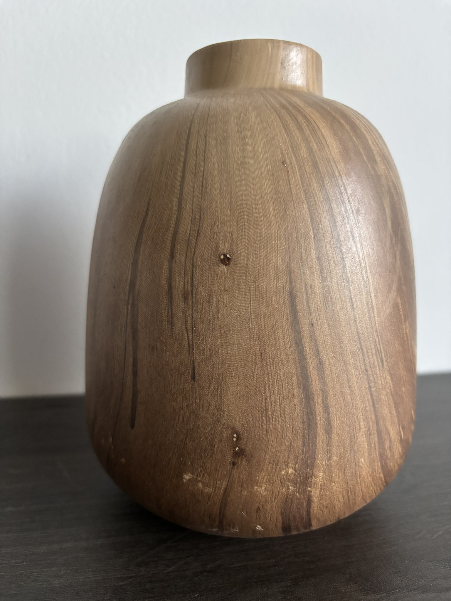 Váza dřevěný vzhled 17,5 cm