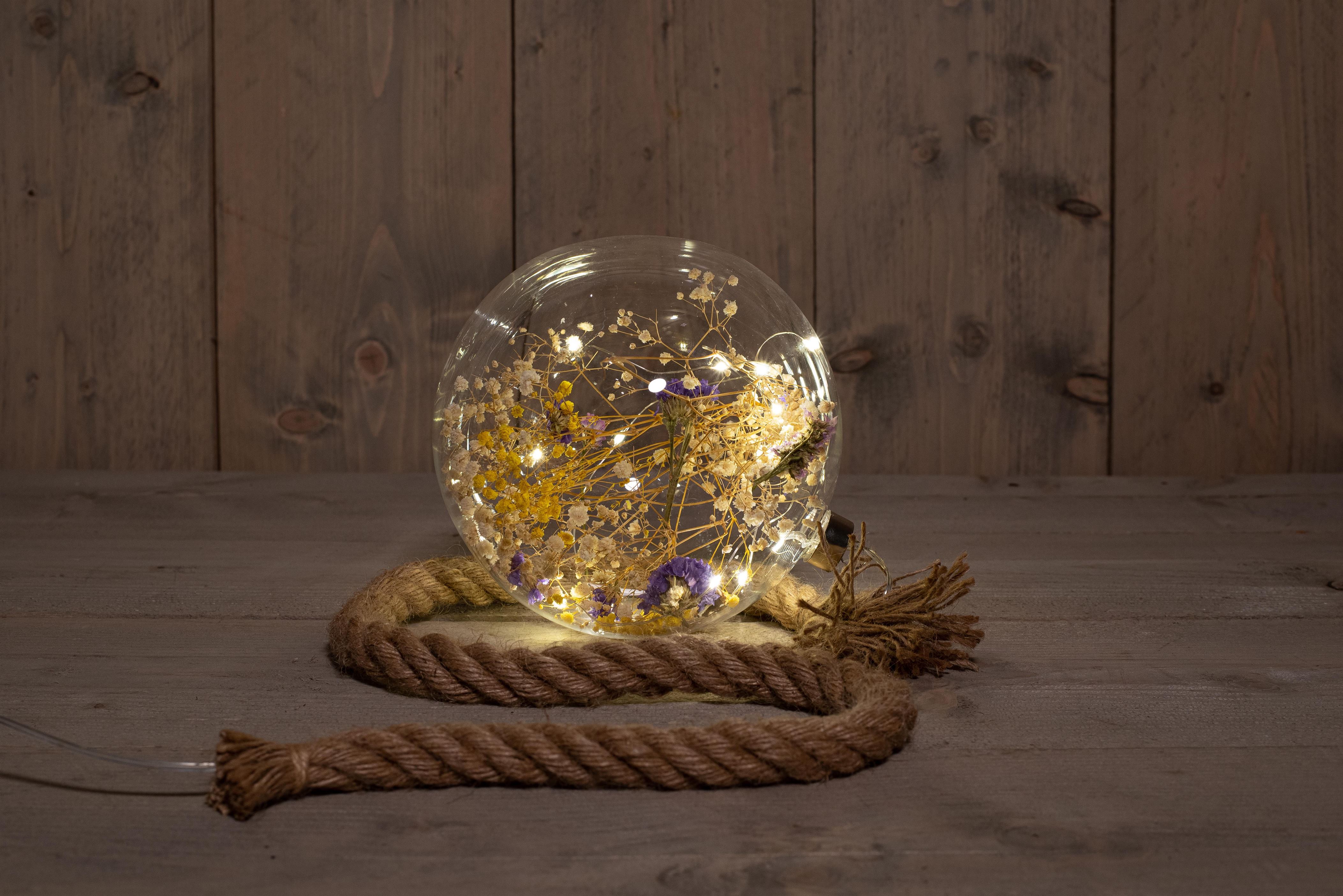 Koule LED se sušenými květinami a provazem